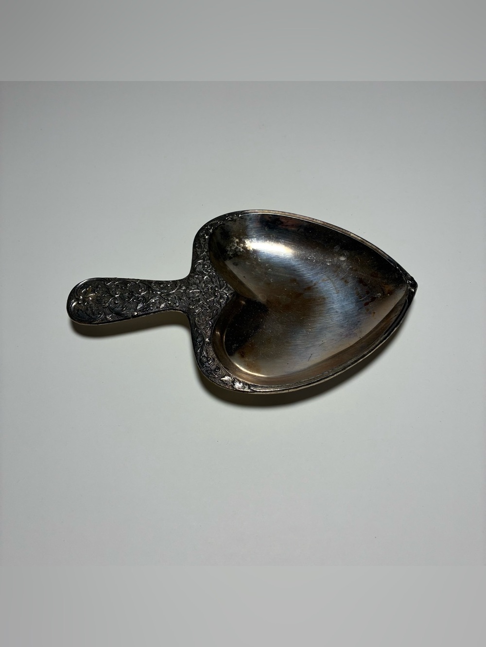 Mid-Century Delli Inc. Menlo Park Heart Acanthus Leaf Silver Metal Pocket Bowl